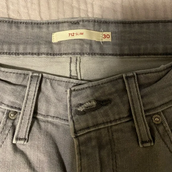 Levi’s 712 Slim - Size 30 - Picture 2 of 3